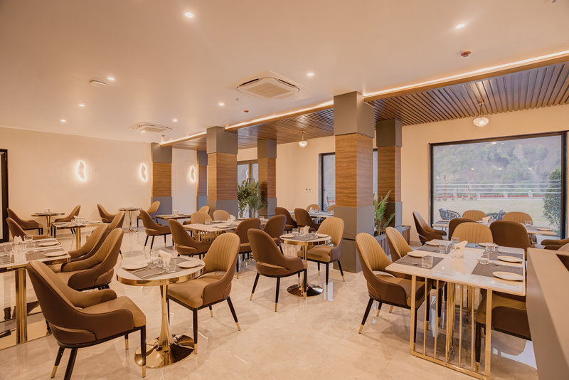 Luxury Fine Dining Restaurant at Kamlodabhavi Resort Rishikesh